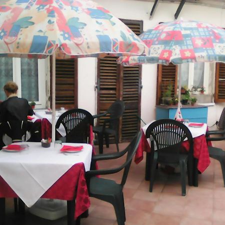 9 Vini Bed & Breakfast Alba  Exterior foto