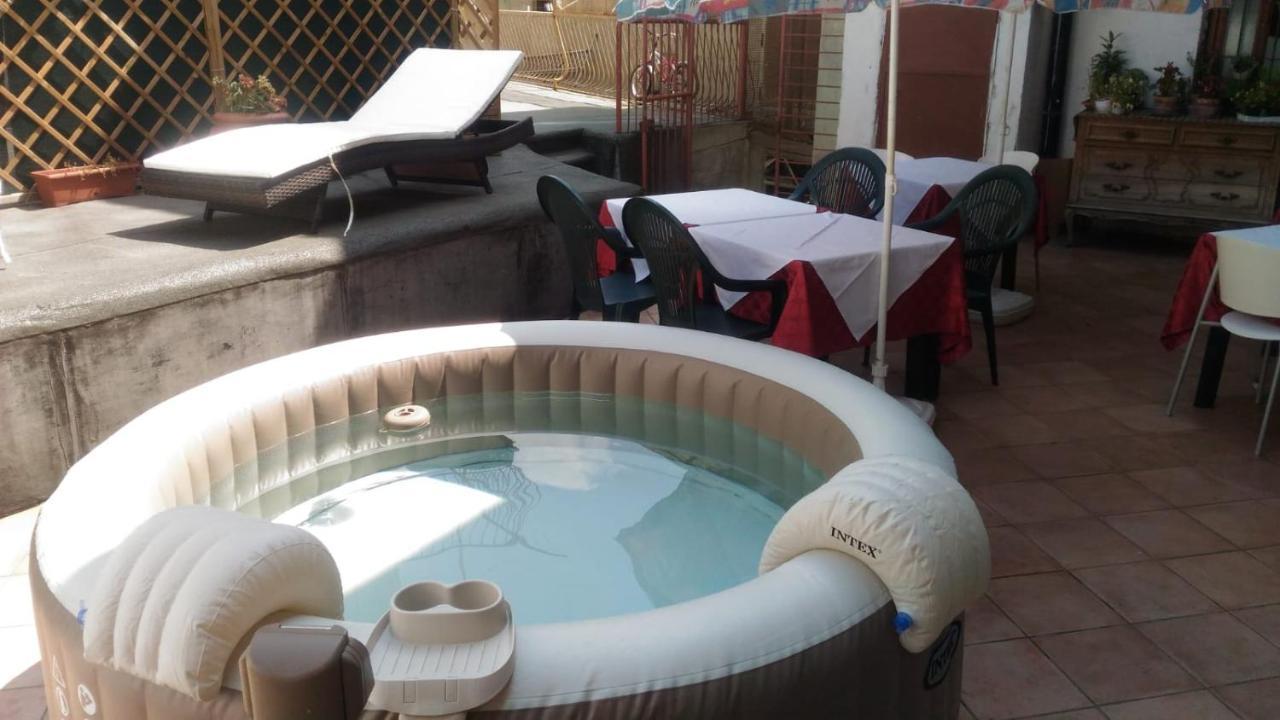 9 Vini Bed & Breakfast Alba  Exterior foto